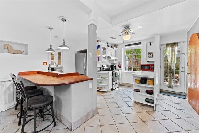 Building Photo - 515 Crystal Beach Ave