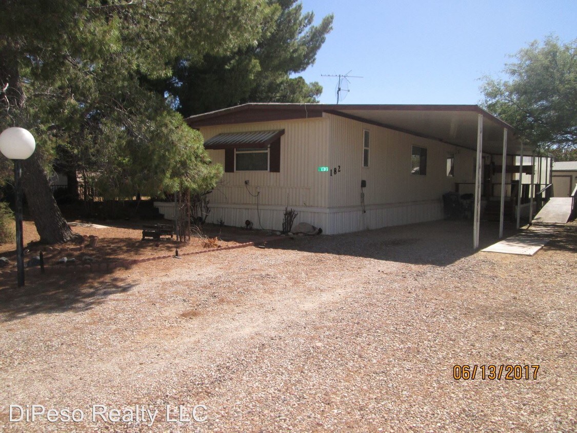 Building Photo - 182 N Warren Rd