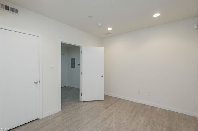 Foto del edificio - 4 br, 2 bath Duplex - 1815 W Master ST Unit A