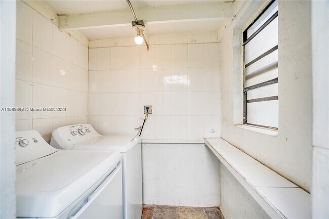 Foto del edificio - 2921 Sheridan Ave