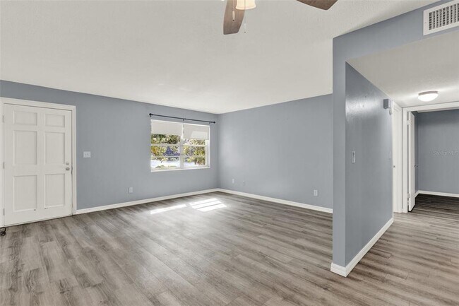 Building Photo - 75 Sunnyside Dr