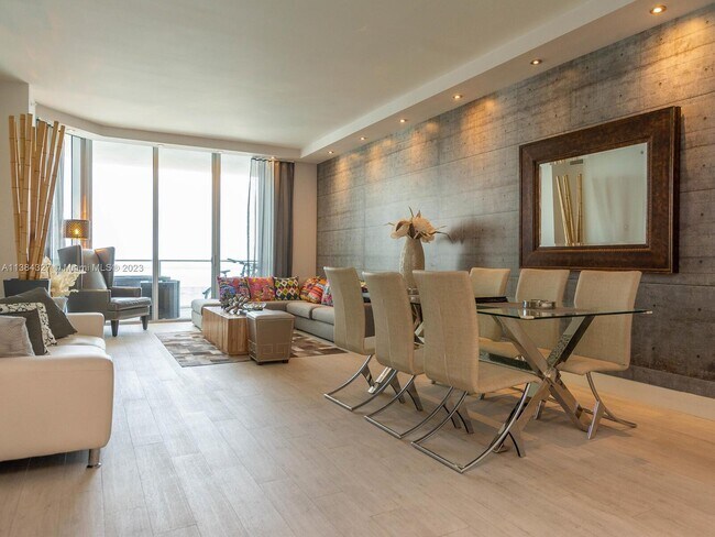 Foto del edificio - 1300 Brickell Bay Dr