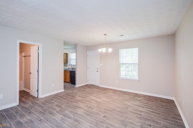 Building Photo - 610 Dove Cove