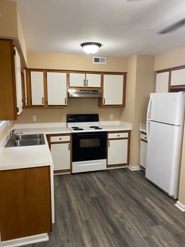 Building Photo - Condo in Great Location