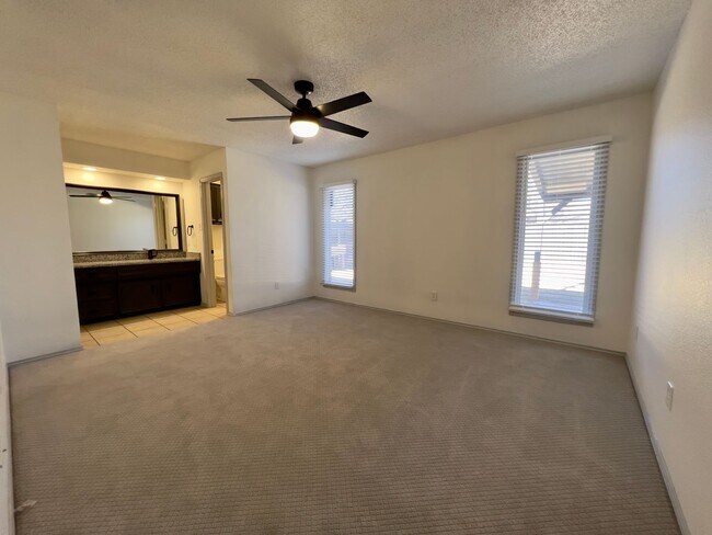 Foto del edificio - Completely Updated 3/2/2 in The Meadows close to Preston Smith Elementary