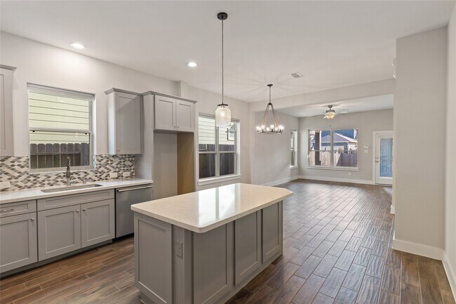 Foto del edificio - 18547 First Landing Drive