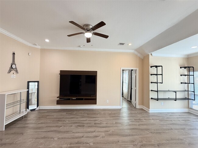 Building Photo - 8002 Brandon St