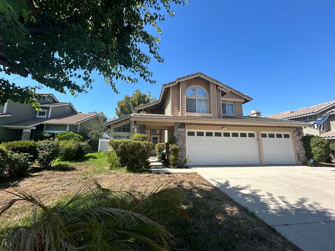 Primary Photo - Gorgeous 4 bed 2.5 bath Home In South Corona!