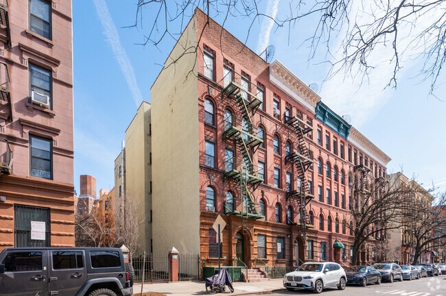 Building Photo - 9 E 131st St