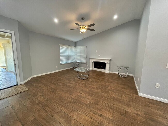 Foto del edificio - COMING SOON! ! Beautiful 3 Bed 2 Bath Corner Lot Cathedral City Home!