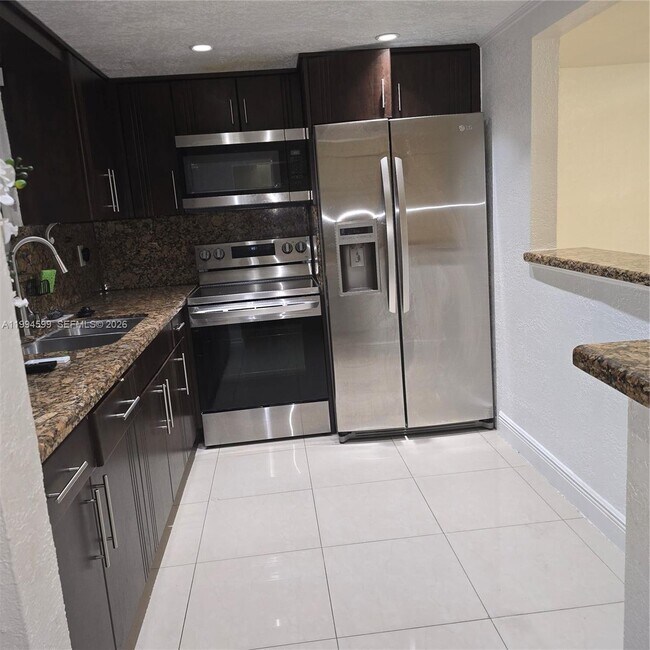 Building Photo - 9371 Fontainebleau Blvd