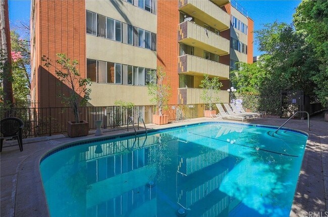 Foto del edificio - 540 Kelton Ave
