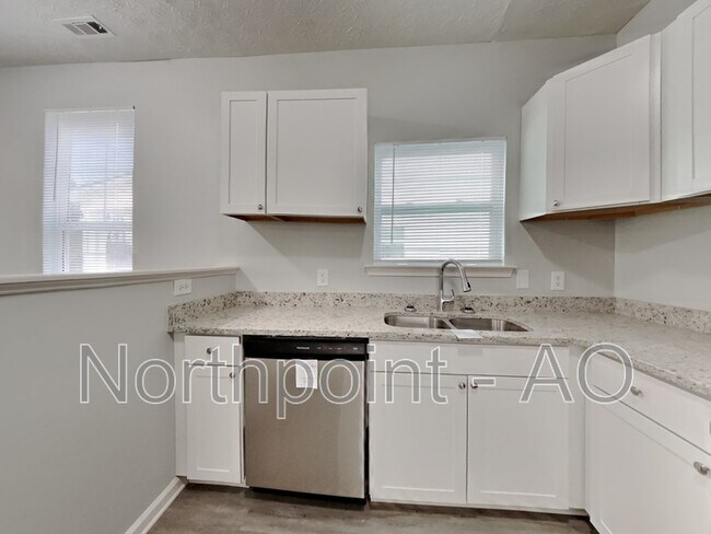 Building Photo - 4551 Parkway Cir