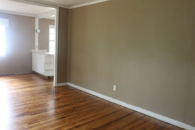 Building Photo - 1413 W Highland Ave