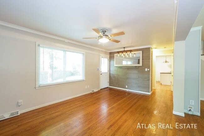 Building Photo - 6001 W 103rd St