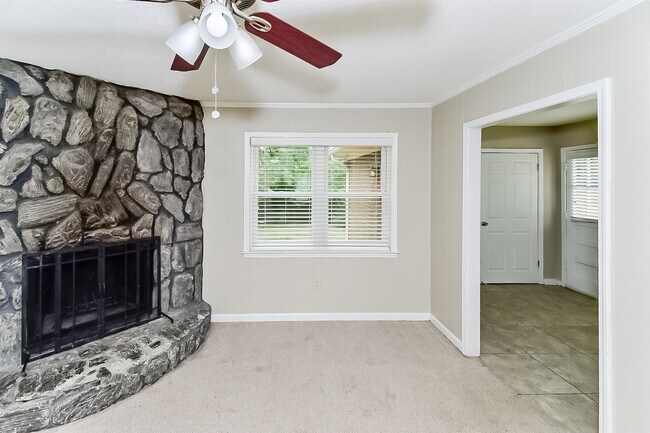 Foto del edificio - 3243 Holly Berry Dr