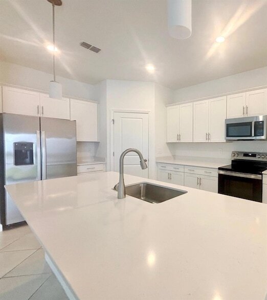Foto del edificio - 8318 Waterscape Rd