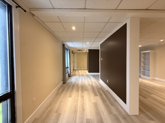 Building Photo - 400 Lutz St