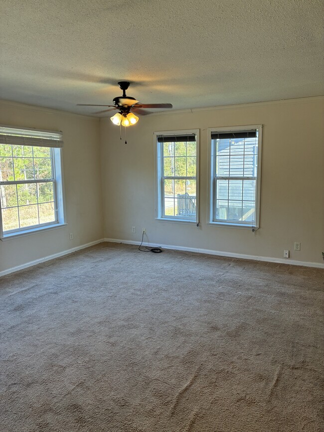 Building Photo - 6211 W Ridley St