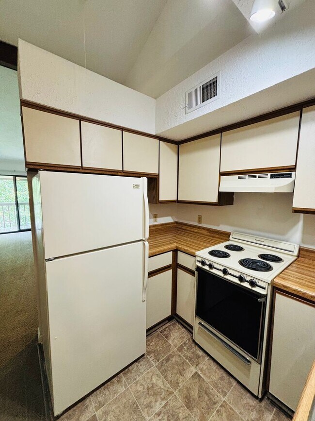 Building Photo - Studio 1 Bath with Loft Condo