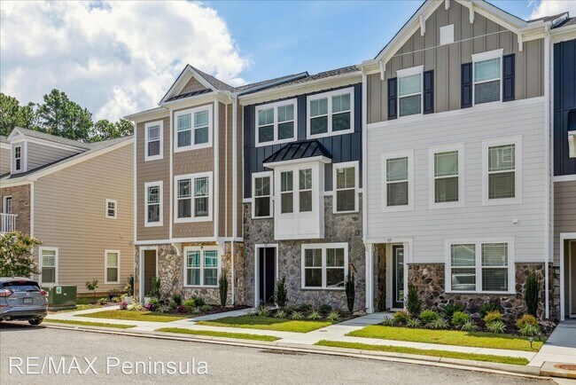 Building Photo - 3 br, 2.5 bath House - 115 Daybeacon St