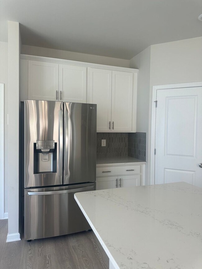 Foto del edificio - 3 Bedroom Townhome in Lawrenceville