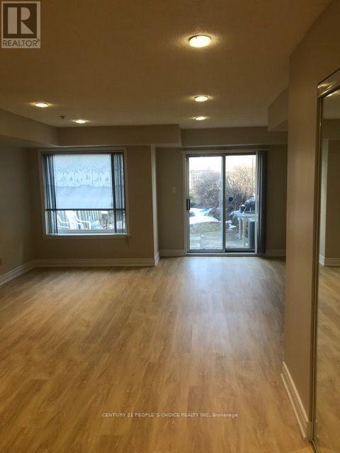 Photo du bâtiment - 988 Sheppard Ave W