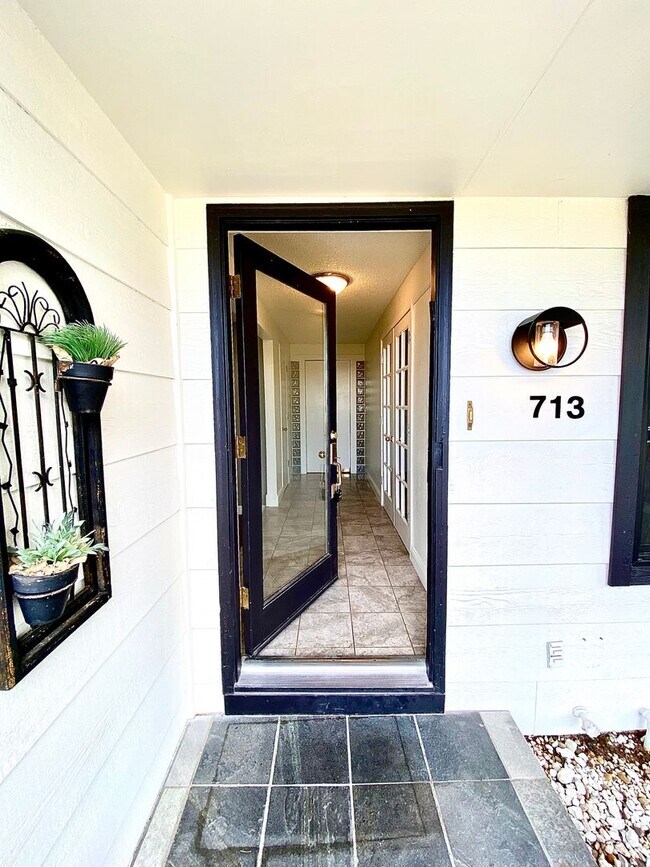 Foto del edificio - Lovely Highlands Home w/a View Available 7...