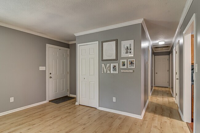 Foto del edificio - 1588 Providence Church Rd