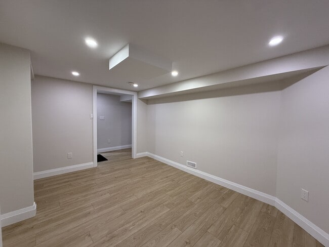 Building Photo - 2129 Nipigon Dr