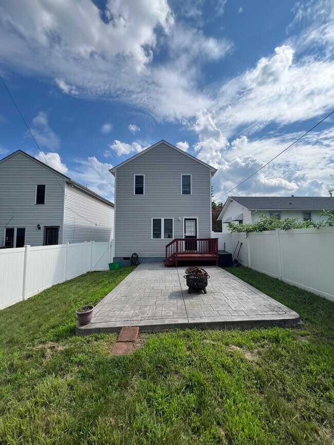Building Photo - 1804 Powhatan St