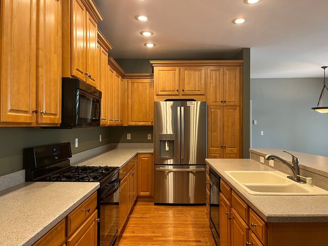 Foto del edificio - Beautiful Four Bedroom, 3.5 Bath Townhouse