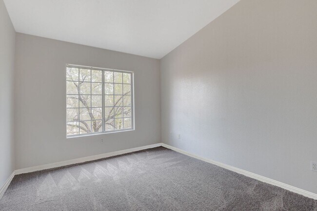Building Photo - Freshly Renovated 2 Bedroom Condo