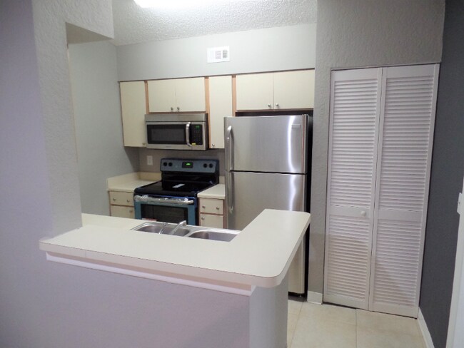 Foto del edificio - 2850 N Oakland Forest Dr