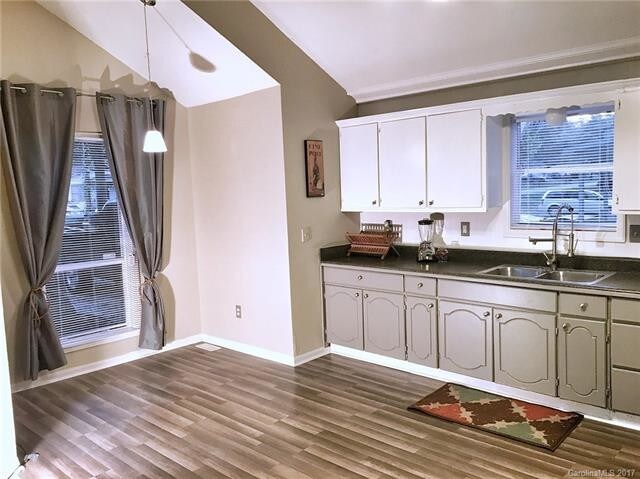 Foto del edificio - 3637 Durham Ln