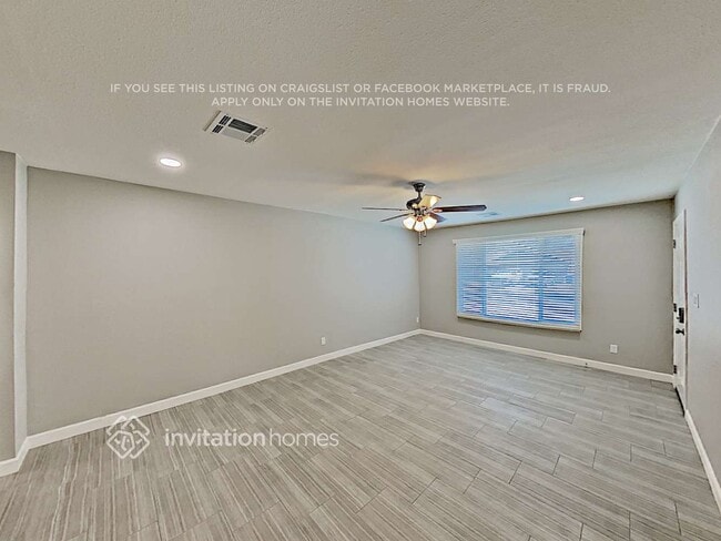Building Photo - 2440 E Manhatton Dr
