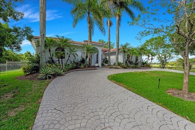 Foto del edificio - 16650 SW 67th Pl