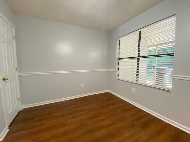 Building Photo - The Riverway at Aichele Terrace