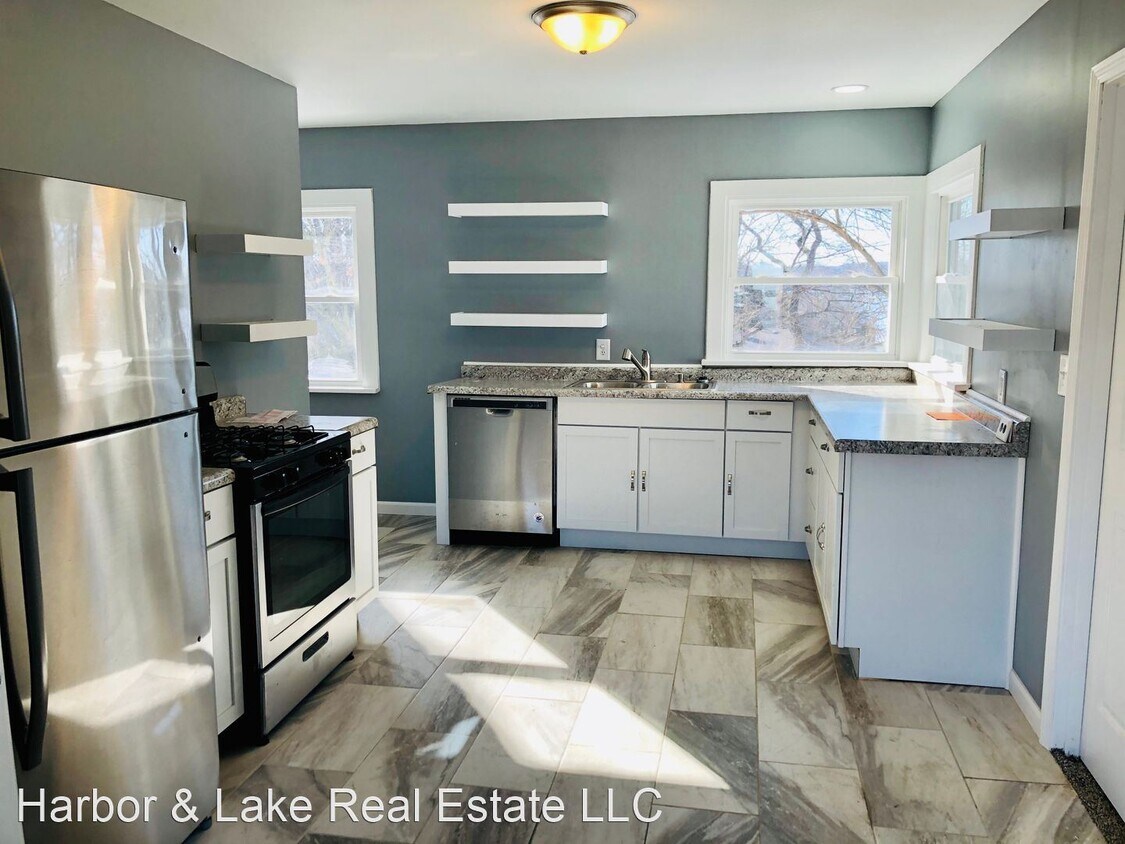 Primary Photo - 4 br, 2 bath House - 706 Pine Lake Ave