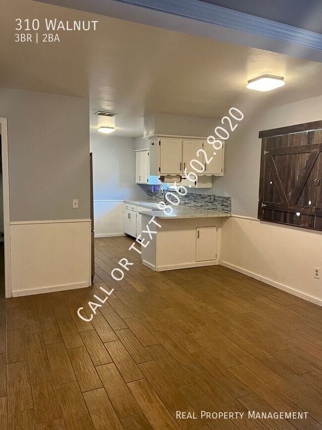 Building Photo - 310 Walnut-