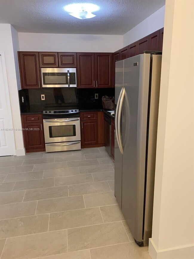 Building Photo - 3908 SW 152nd Ct