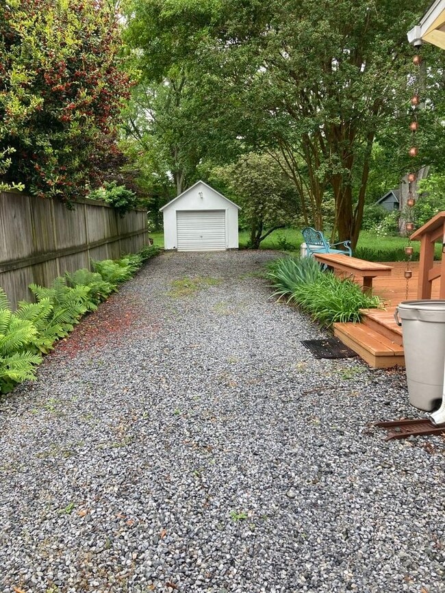 driveway with garage - 212 Mount Vernon Ave