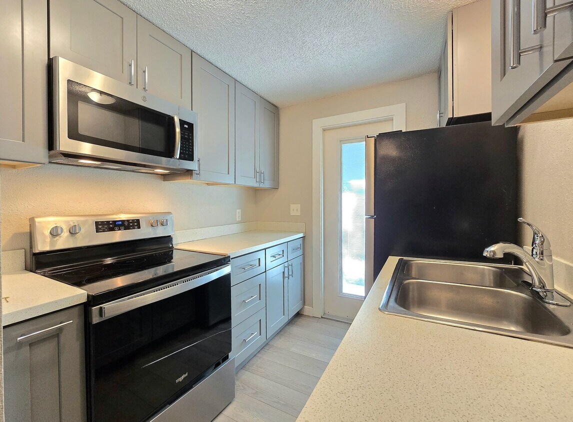 Foto principal - 2 Bedroom Unit Available Now in Gold Bar -...