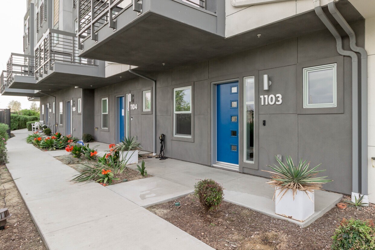 2753 Waverly Dr, Los Angeles, CA 90039 Townhome Rentals in Los