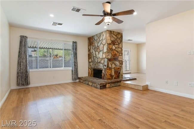 Foto del edificio - 7213 Lakeland Ct