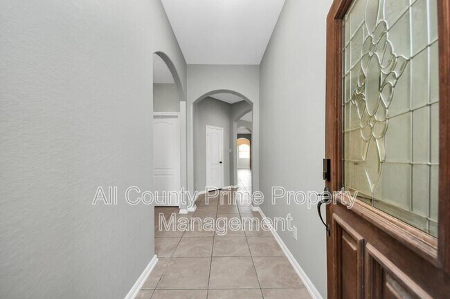 Building Photo - 2402 Village Lakes Dr