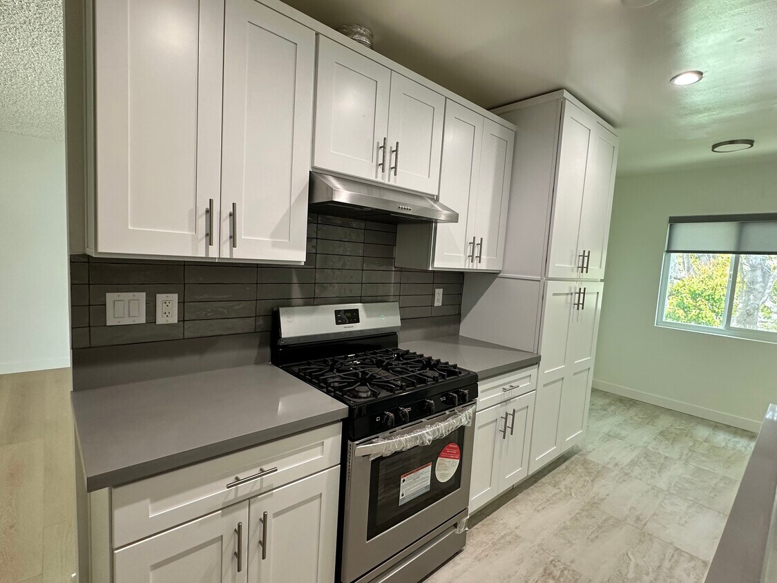 Kitchen - 1724 Arizona Ave