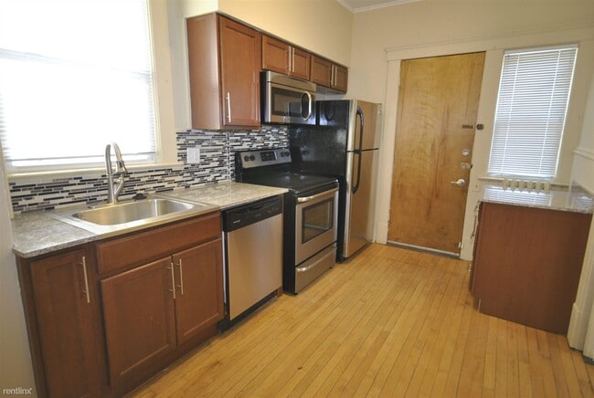 Building Photo - 3 br, 1 bath House - 211 E. Kingsley St  H...