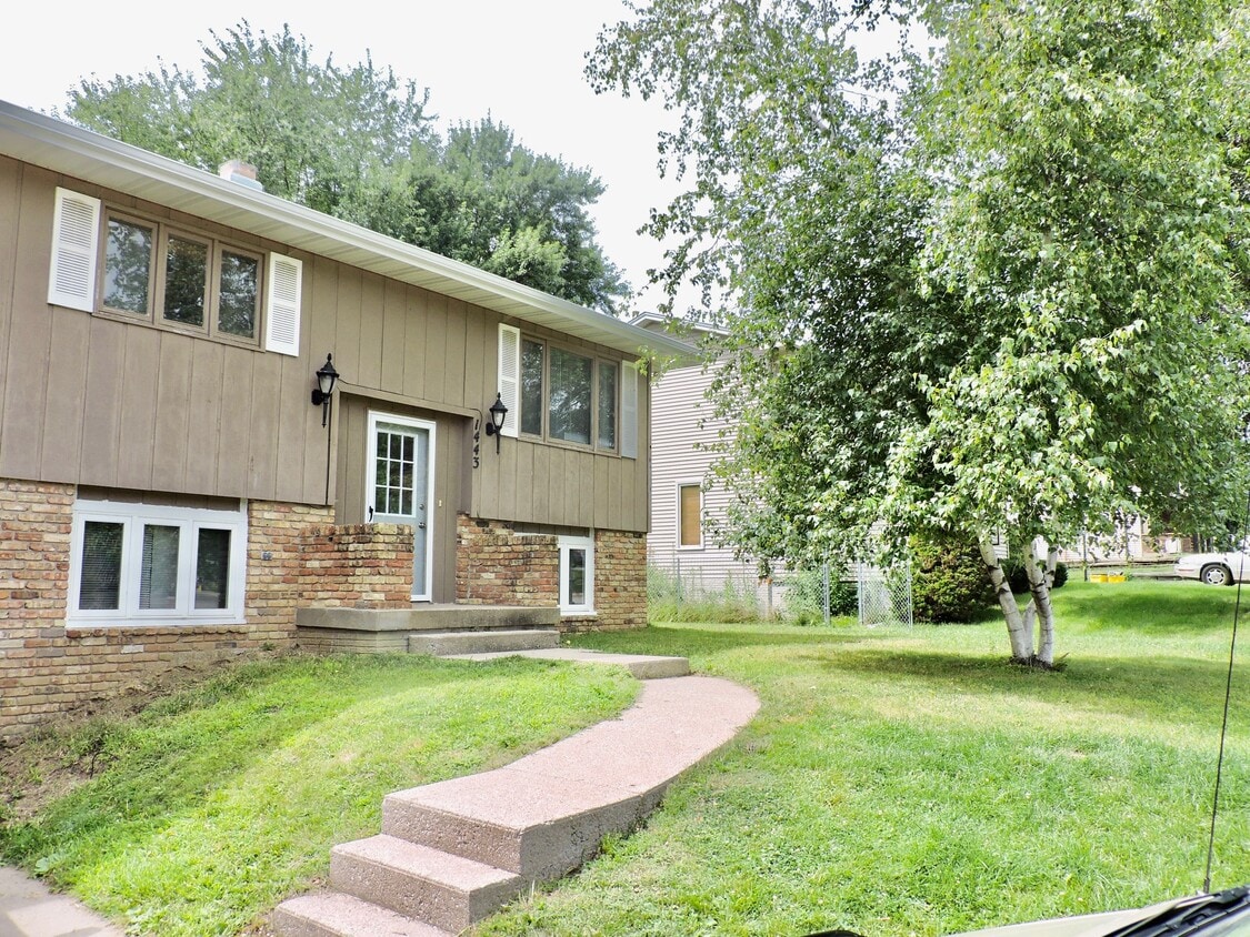 1443 Valley View Dr Unit North, Coralville, IA 52241 Apartments in