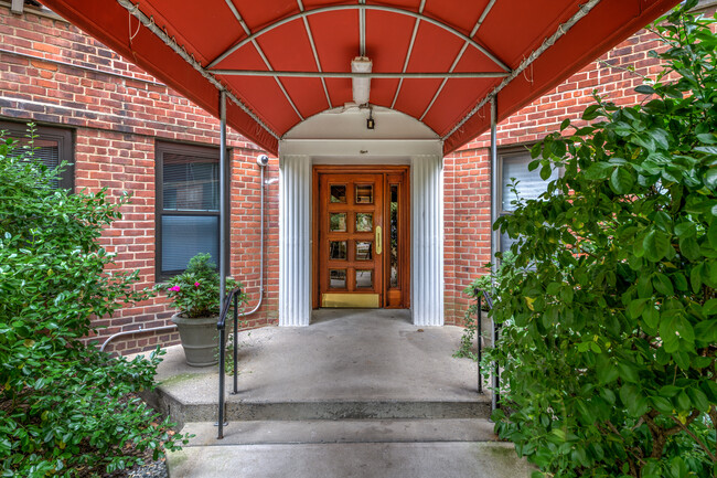Building Photo - 161 Pearsall Dr